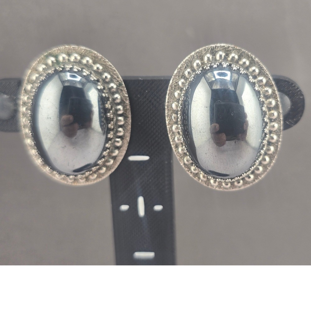 Vintage Whiting & Davis Clip On Earrings Silver Hematite Tone Oval Beaded Border